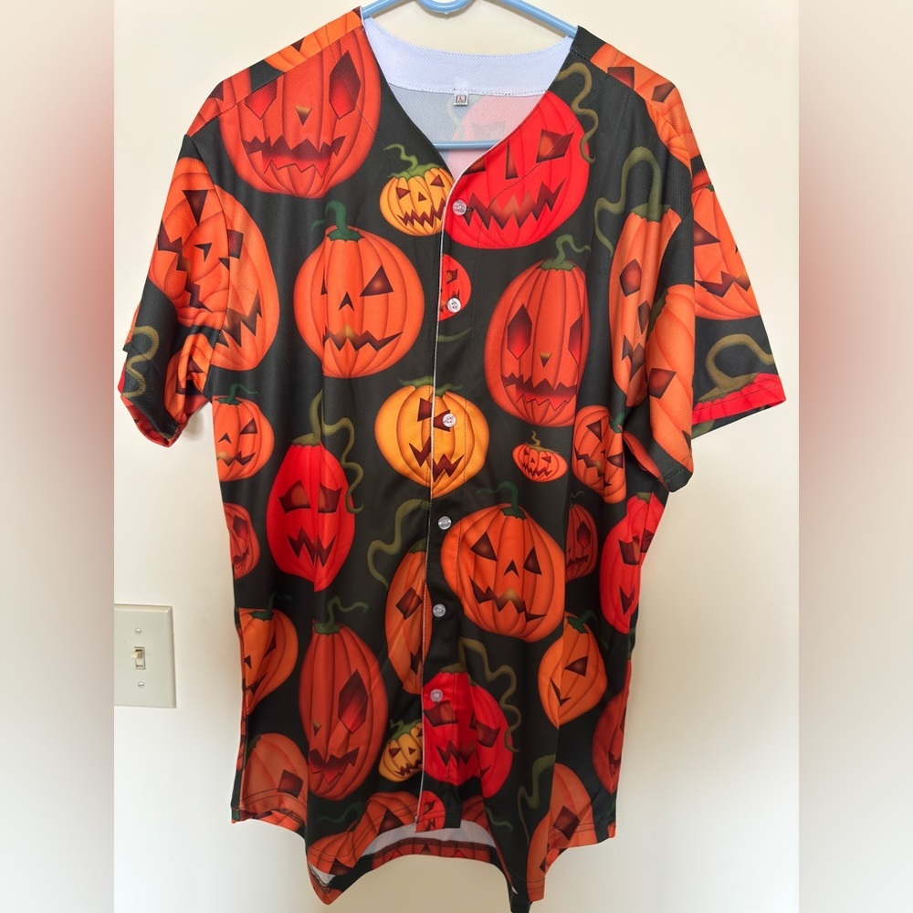Jersey style Halloween, pumpkin button-down